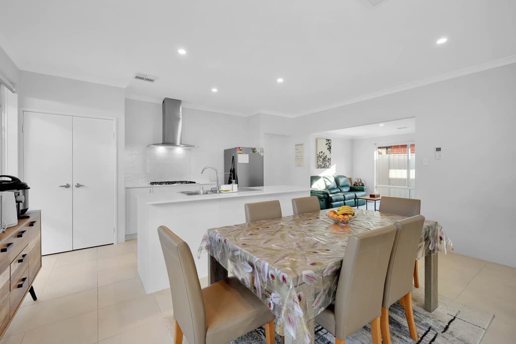 189 Monticello Parkway, Piara Waters WA photo 6