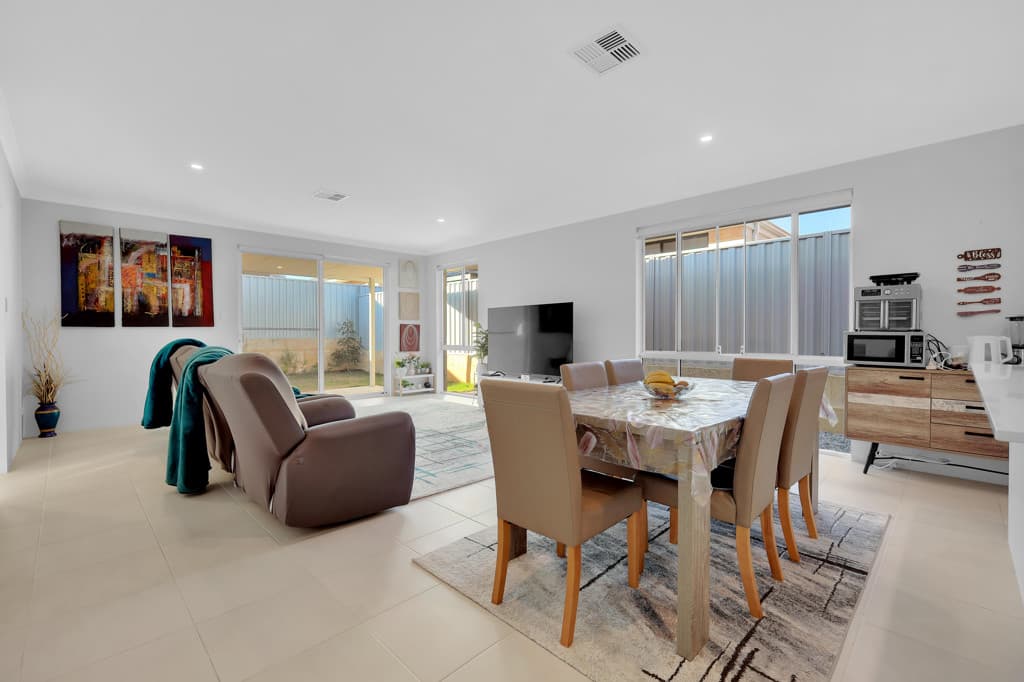 189 Monticello Parkway, Piara Waters WA photo 3