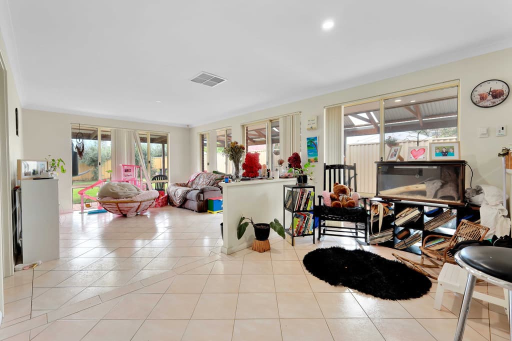 4 Shoalhaven Place, Waikiki WA photo 6