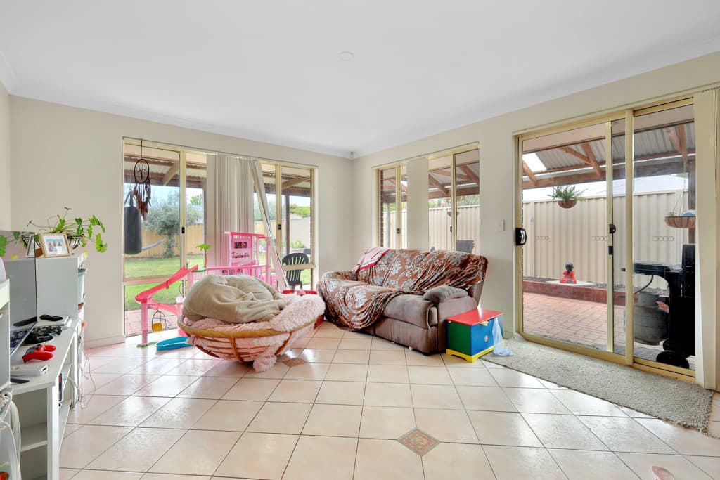 4 Shoalhaven Place, Waikiki WA photo 7