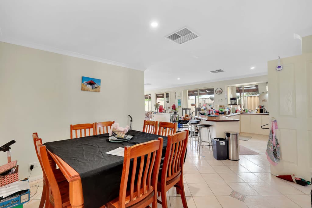 4 Shoalhaven Place, Waikiki WA photo 9