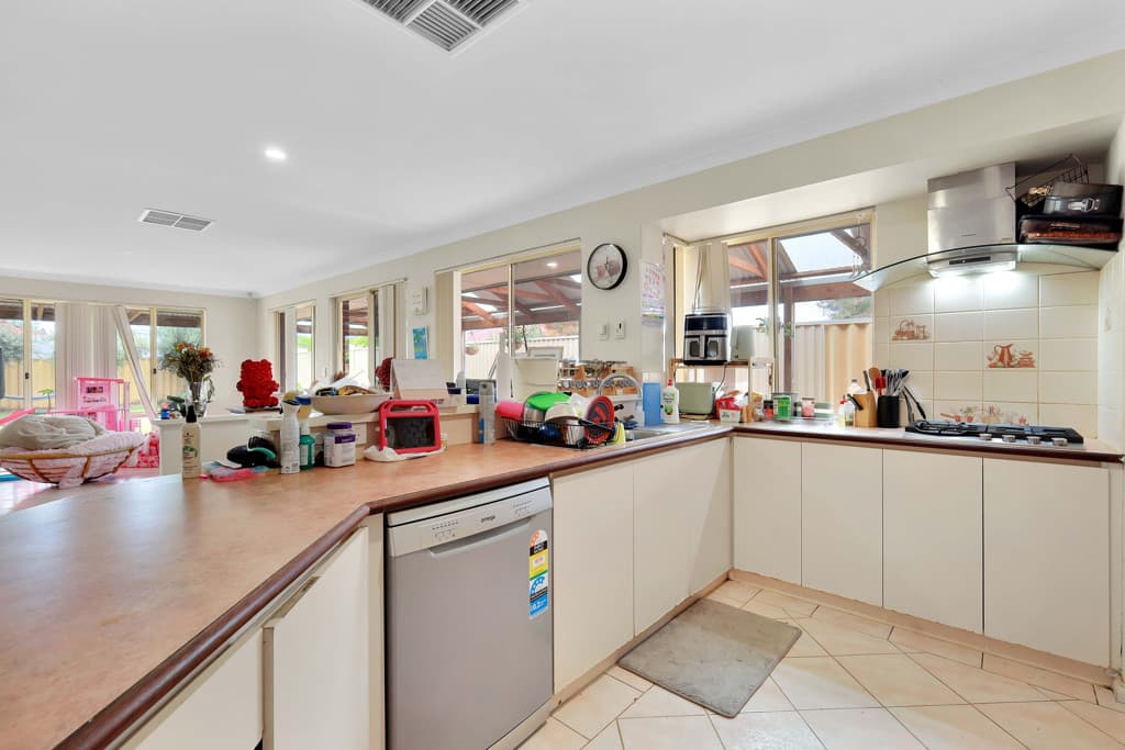 4 Shoalhaven Place, Waikiki WA photo 10