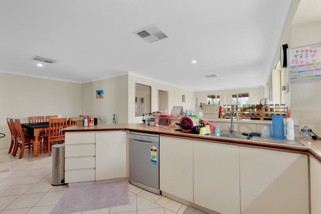4 Shoalhaven Place, Waikiki WA photo 11