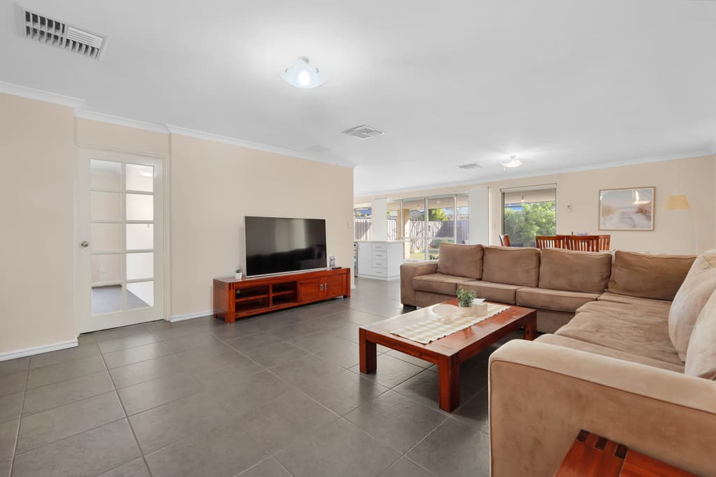 10 Munich Link, Piara Waters WA photo 3